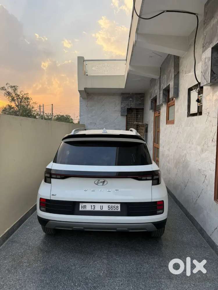 Hyundai Venue 2023 Petrol Sx 52000 Km Driven