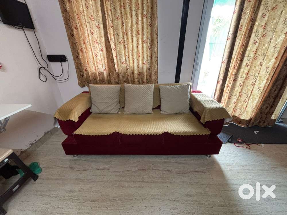 Sofa Set 3+2 Seater For Sale in excellent condition