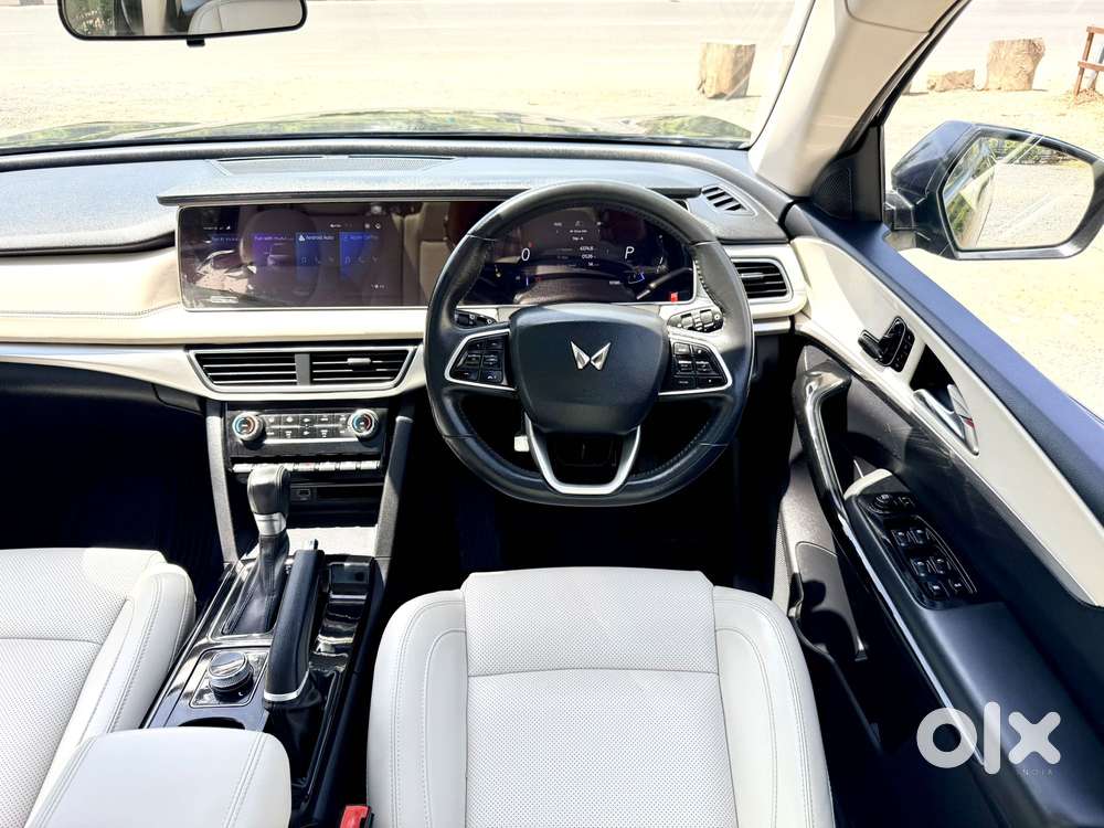 Mahindra Xuv700 2.2 Ax 7 Diesel At Str, 2022, Diesel
