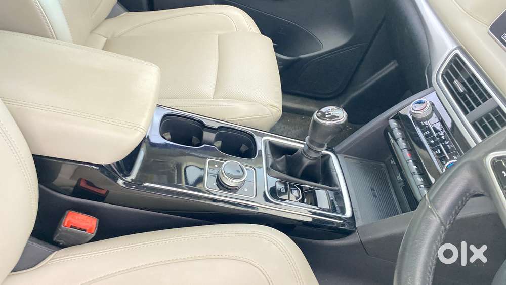 Mahindra Xuv700 2.2 Ax 7 Diesel Mt Luxury Pack Str, 2022, Diesel