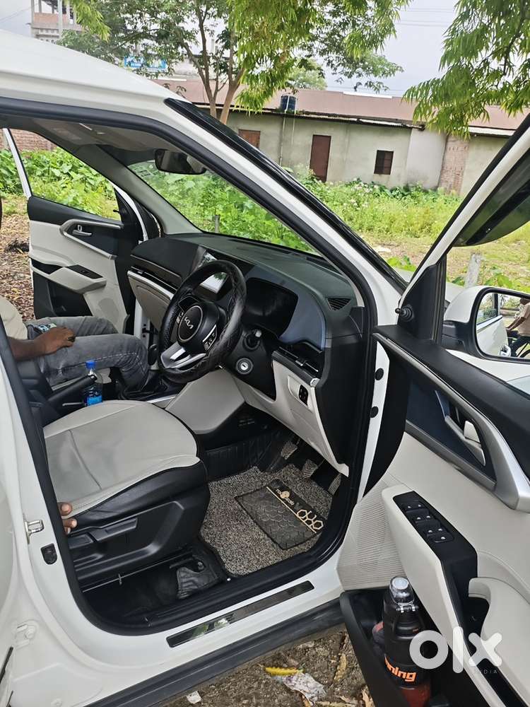 Kia Carens 2023 Petrol Well Maintained