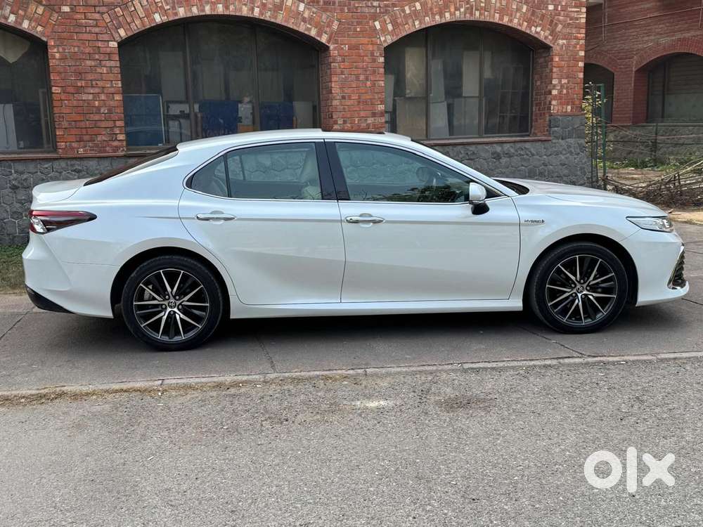 Toyota Camry 2.5 Hybrid, 2023, Petrol