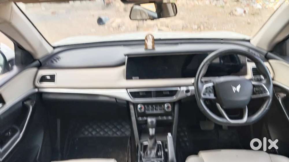 Mahindra Xuv700 2.2 Ax 7 Diesel At Str, 2023, Diesel