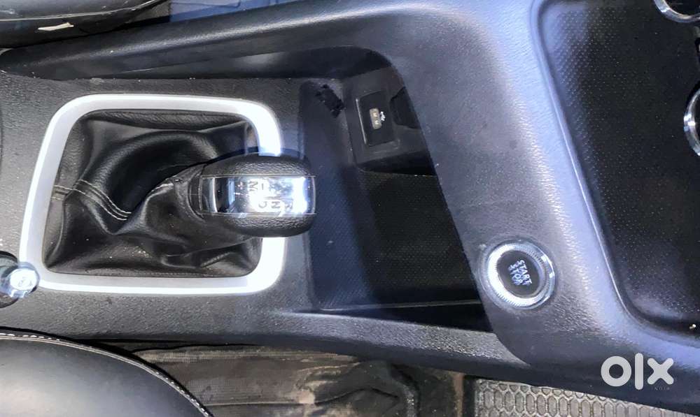 Nissan Magnite Kuro Edition Petrol Amt, 2025, Petrol