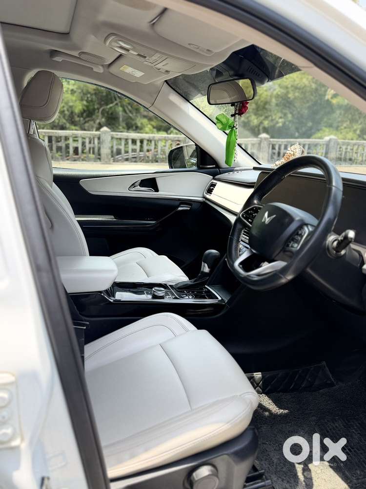 Mahindra Xuv700 2.2 Ax 7 Diesel At Luxury Pack Str, 2022, Diesel