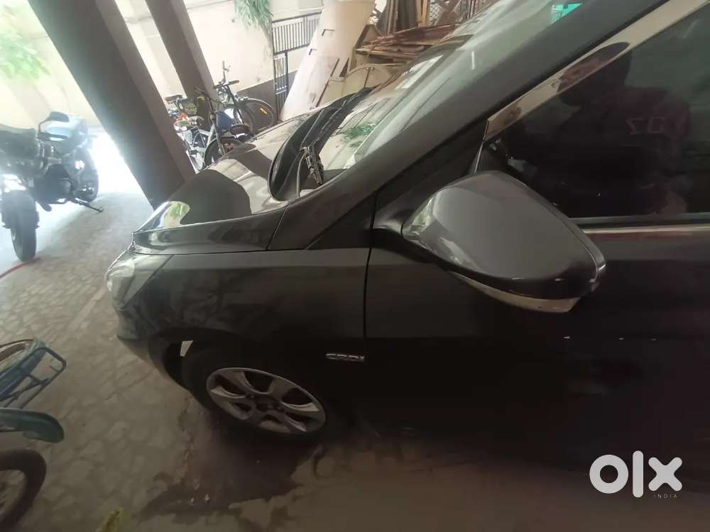 Hyundai Verna 1.6 Crdi Carbon Grey Color