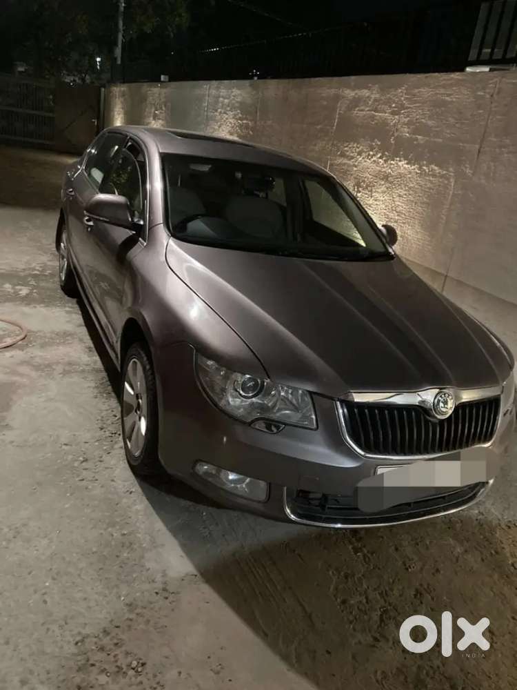 Skoda Superb 2011 Petrol 85000 Km Driven