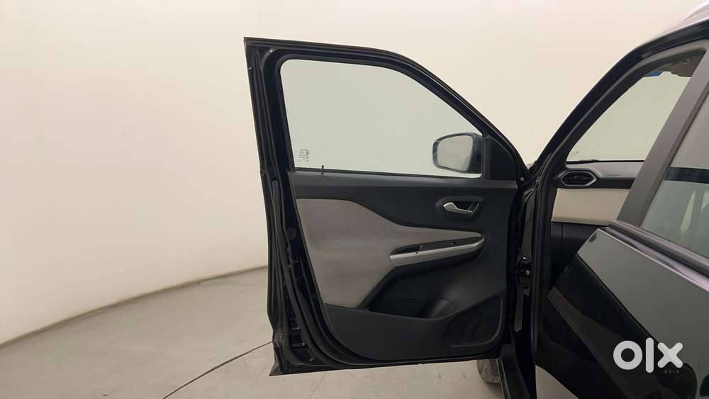 Nissan Magnite 1.0 Xv, 2023, Petrol
