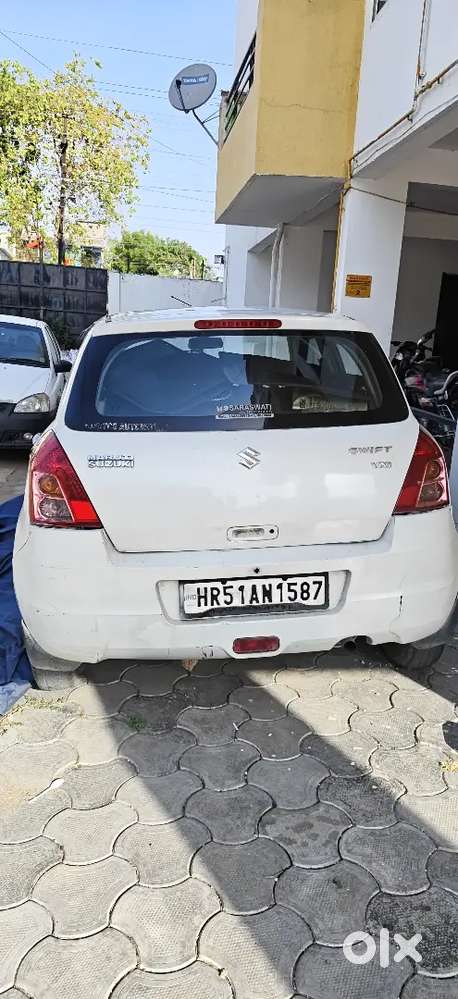 Maruti Suzuki Swift 15 Cng & Hybrids 130000 Km Driven