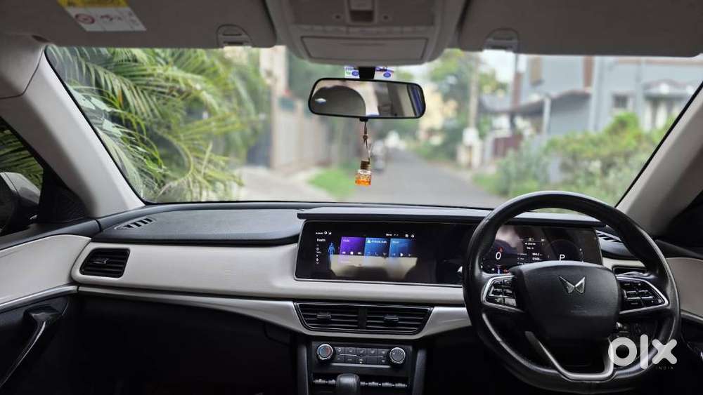 Mahindra Xuv700 2.2 Ax 5 Diesel At Str, 2022, Diesel