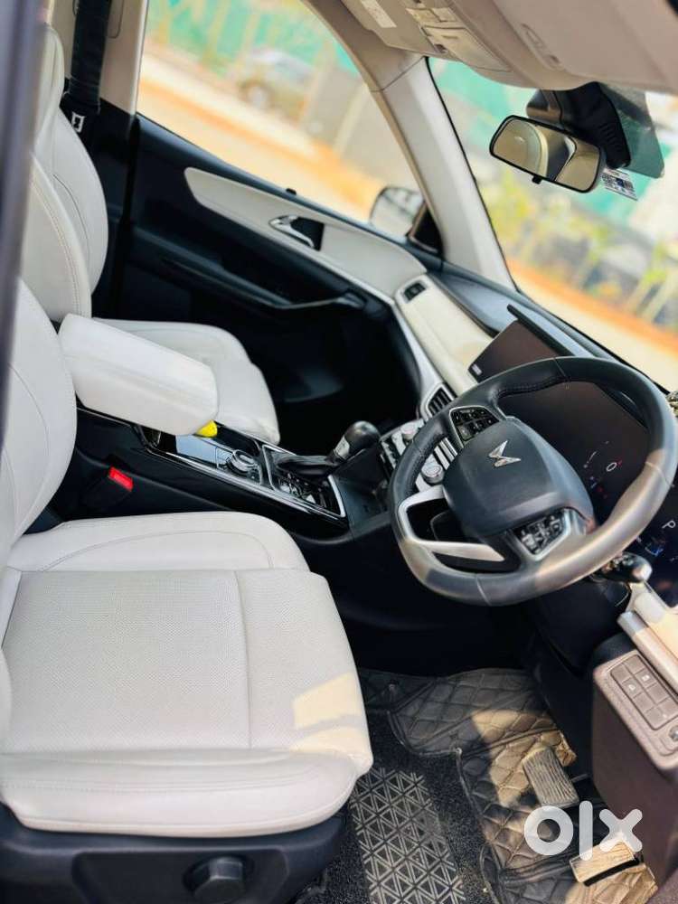 Mahindra Xuv700 2.0 Ax 7 Petrol At Luxury Pack Str, 2021, Petrol