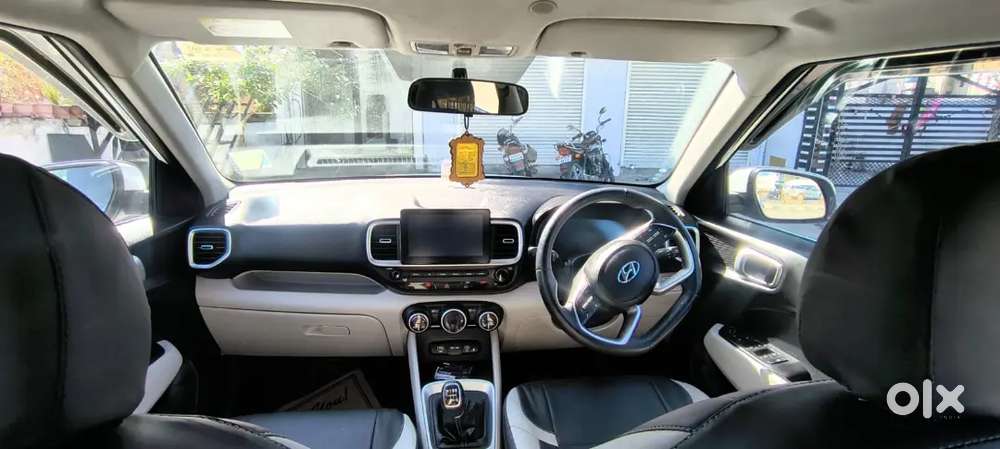 Hyundai Venue 2023 Diesel 22100 Km Driven