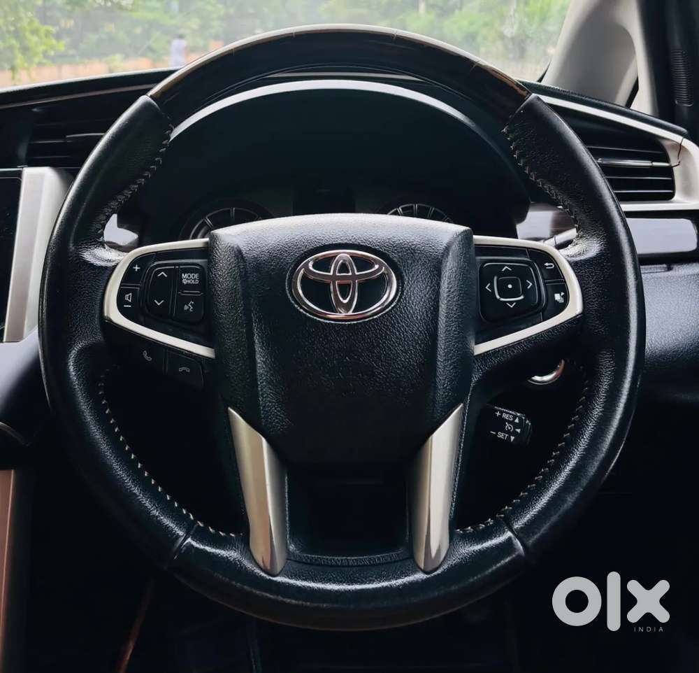 Toyota Innova Crysta 2.8 Zx At 7 Seater, 2017, Diesel