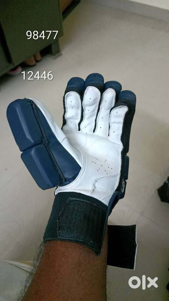 CRICKET BATTING GLOVES