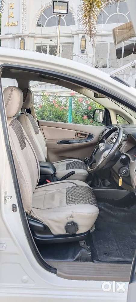 Toyota Innova 2.5 G (diesel) 8 Seater Bs Iv, 2016, Diesel