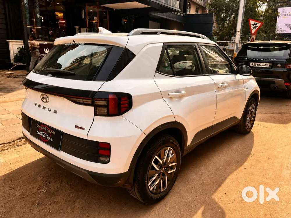 Hyundai New Venue 2024 Petrol Well Maintained
