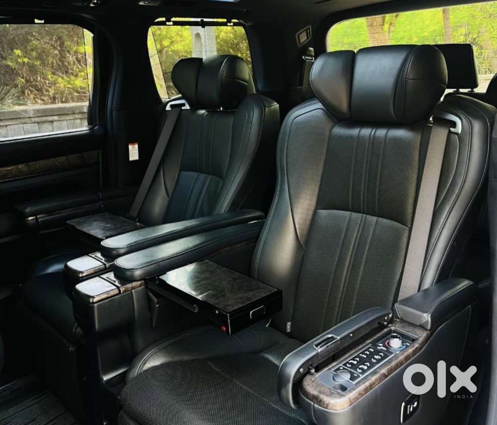 Toyota Vellfire 2.5 Executive Lounge, 2021, Petrol