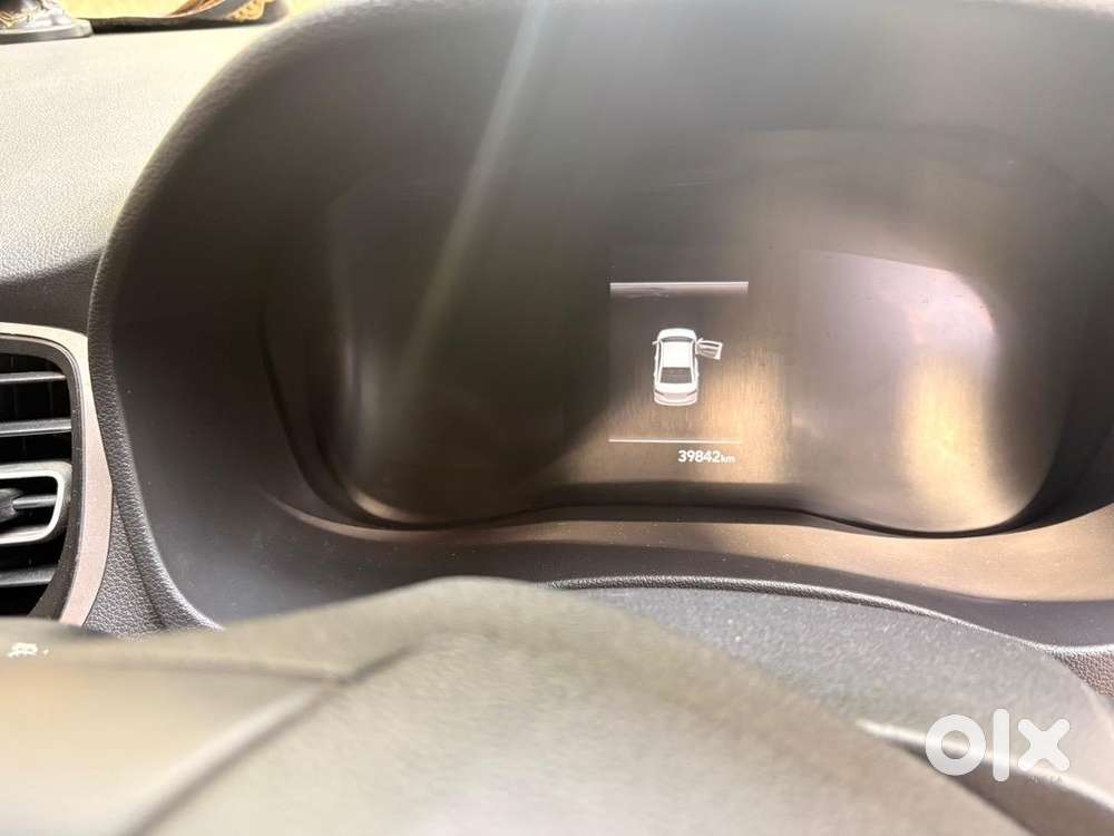 Hyundai Verna 2022 Diesel 39842 Km Driven
