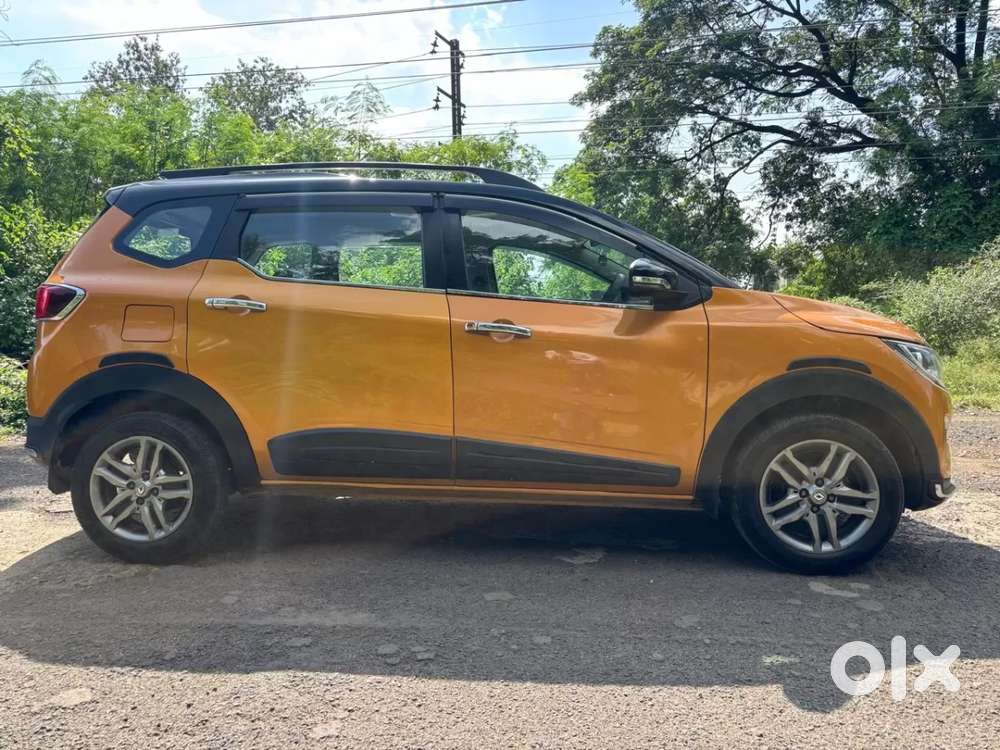 Renault Triber Rxz, 2023, Petrol
