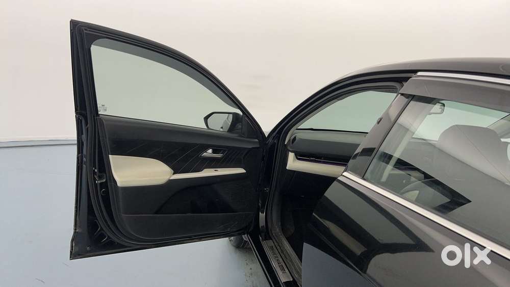 Hyundai Verna Sx 1.5 Petrol Ivt, 2023, Petrol