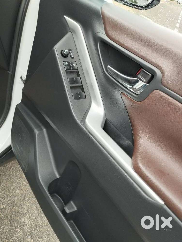 Toyota Innova Hycross 2.0 Vx Hybrid 7 Str, 2025, Petrol