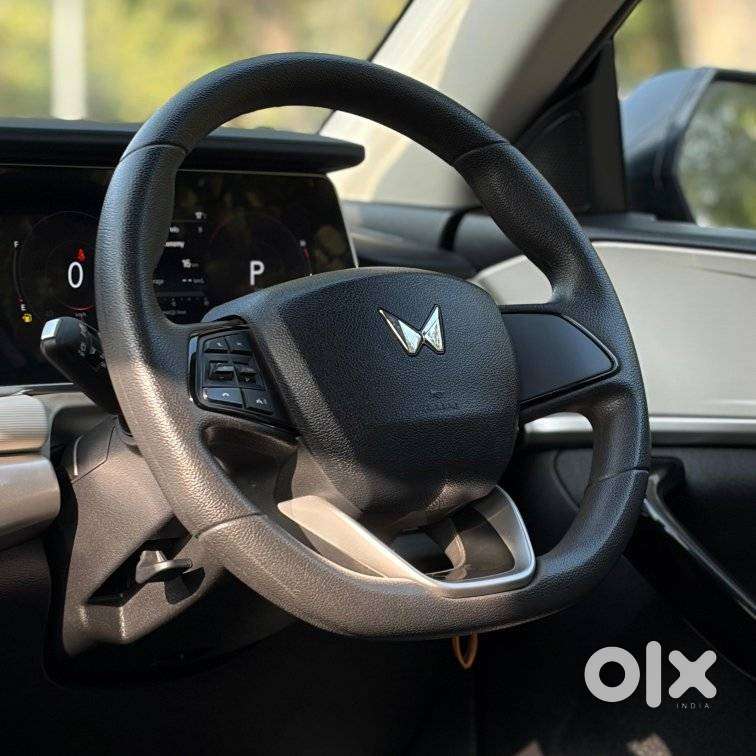 Mahindra Xuv700 2.0 Ax 5 Petrol At Str, 2023, Petrol