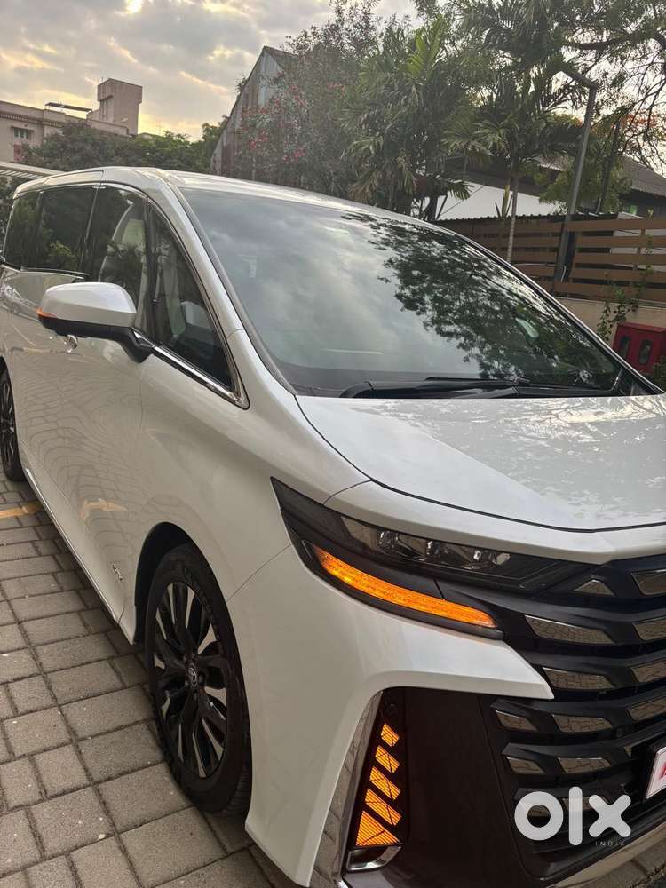 Toyota Vellfire Vip – Executive Lounge, 2024, Petrol