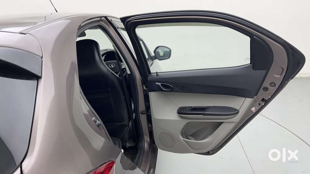 Tata Tiago 1.2 Revotron Xt, 2016, Petrol