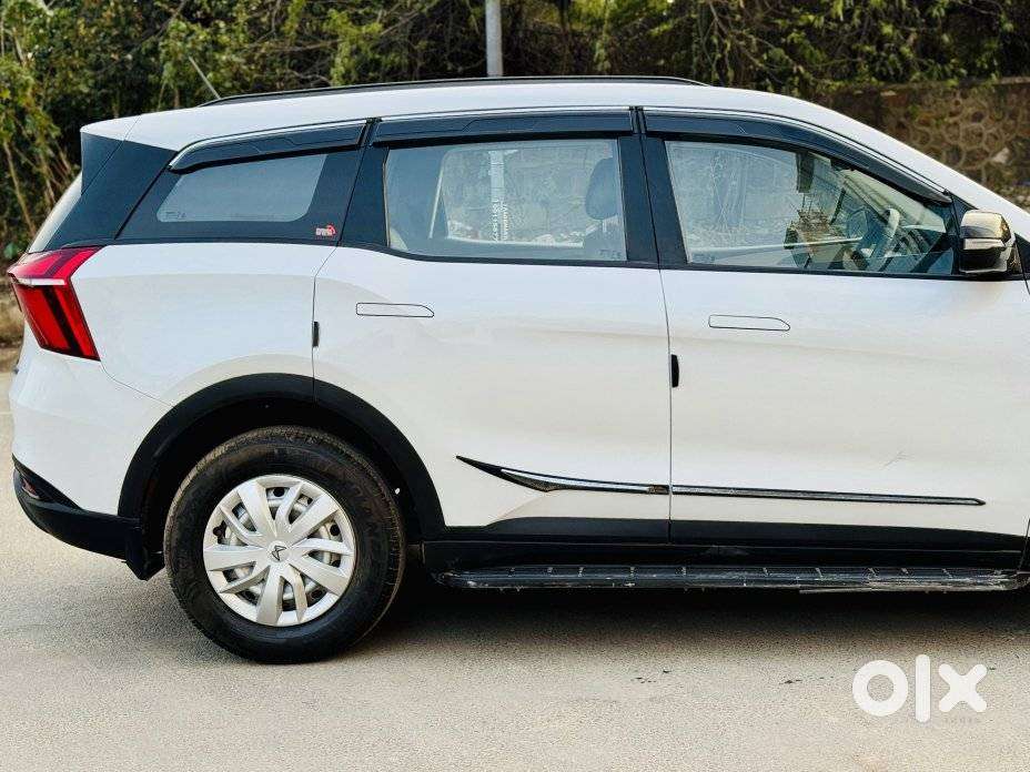 Mahindra Xuv700 2.0 Mx Petrol Mt 5 Str, 2023, Petrol