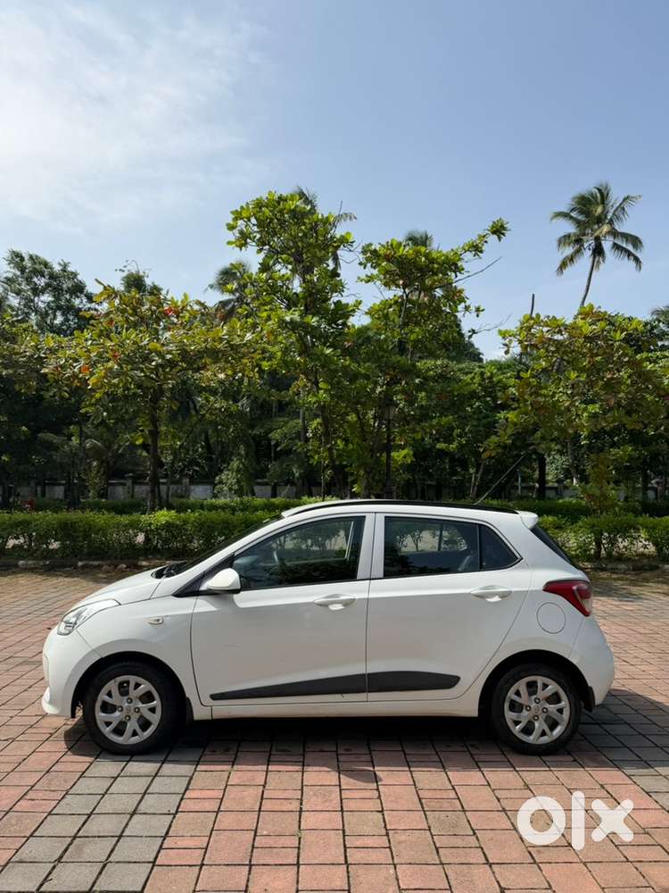 Hyundai Grand I10 Magna 1.2 Petrol  White  1st Owner  94,000 Kms