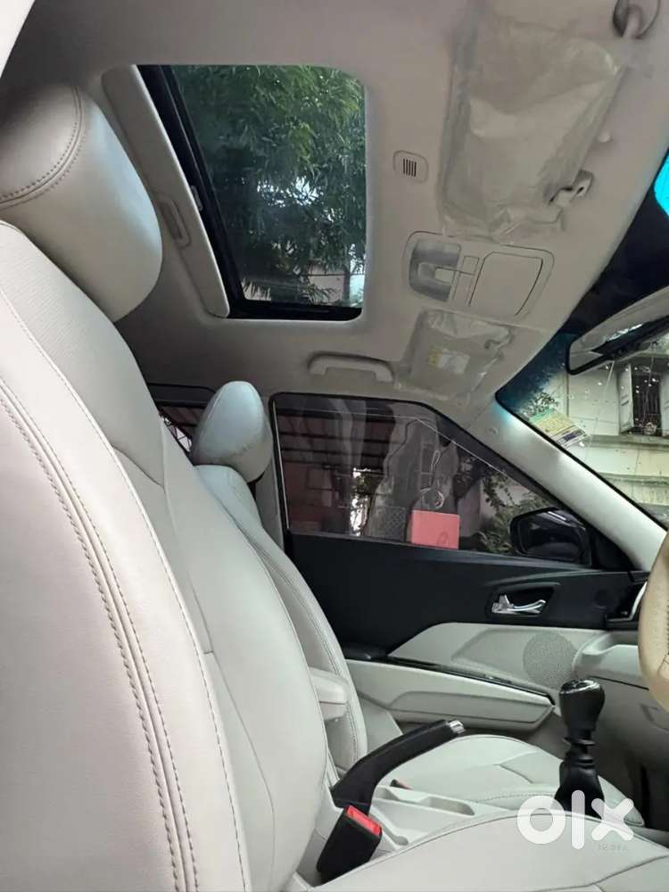 Mahindra Xuv300 W8(o) Diesel Bs-vi Car Of 2023