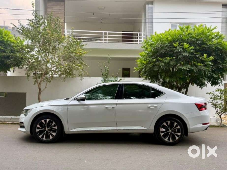 Skoda Superb 2.0 L&k Tsi At, 2023, Petrol