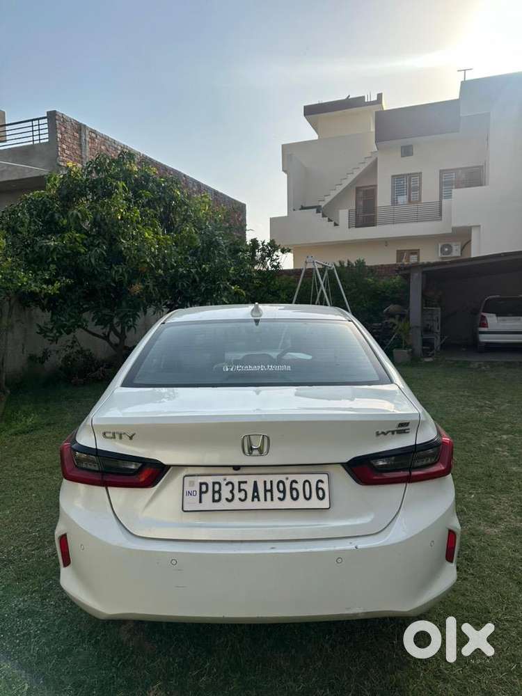 Honda City 2021 Petrol Well Maintained With Leather Interiors.