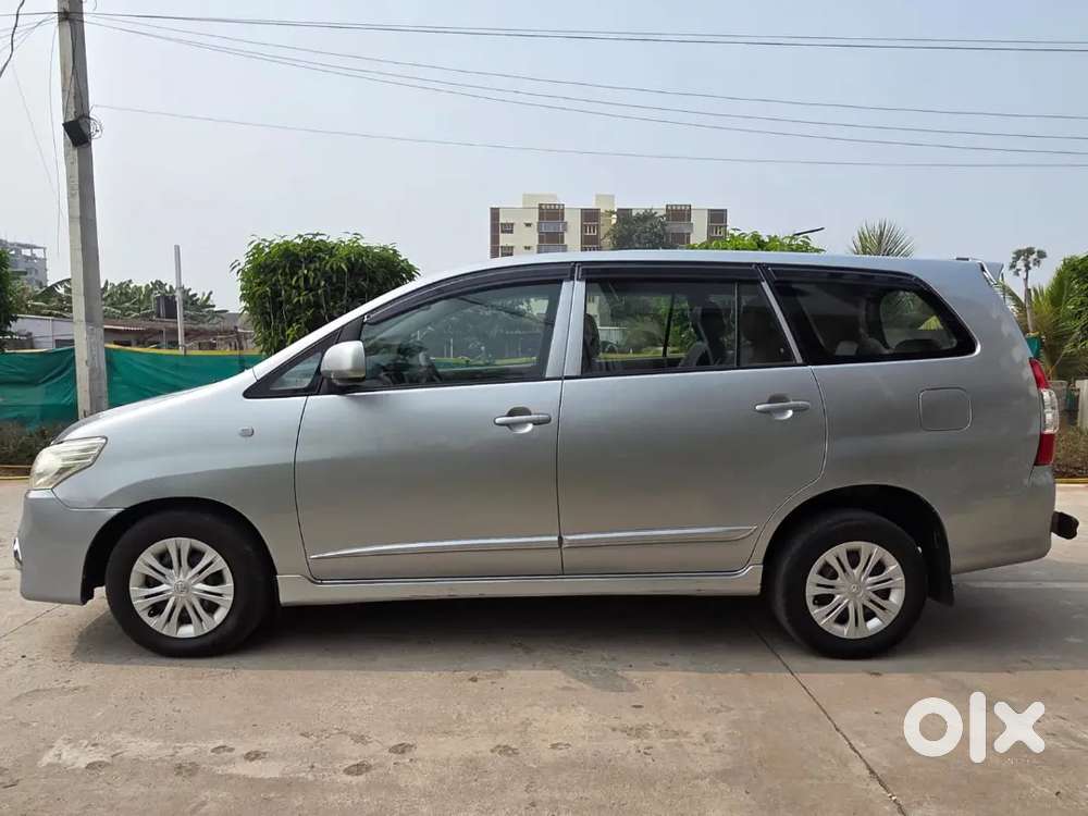 Toyota Innova 2016 Diesel Well Maintained = Showroom Track