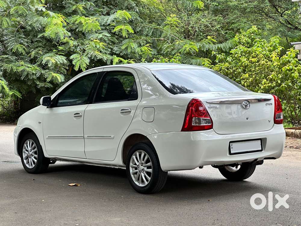 Toyota Etios V, 2011, Petrol