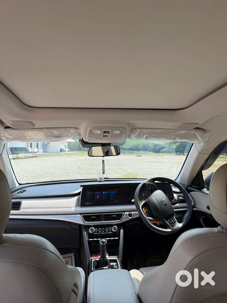 Mahindra Xuv700 2025 Diesel Well Maintained