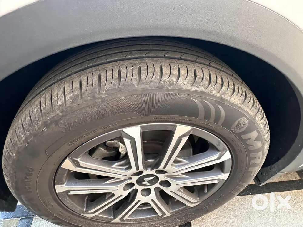 Mahindra Xuv700 2024 Diesel Well Maintained