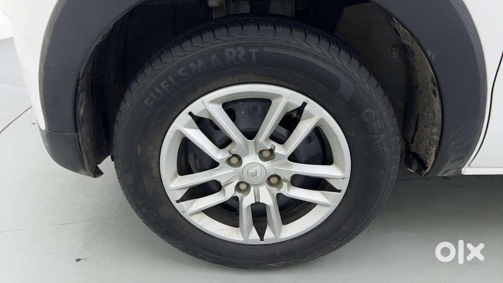 Renault Triber Rxt, 2022, Petrol