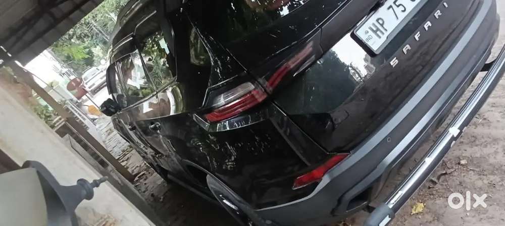 Tata Safari Top Model Dark Red