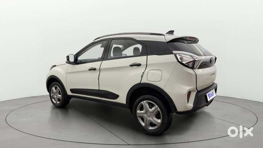 Tata Nexon 1.5 Revotorq Xma Plus (s) Amt, 2022, Petrol