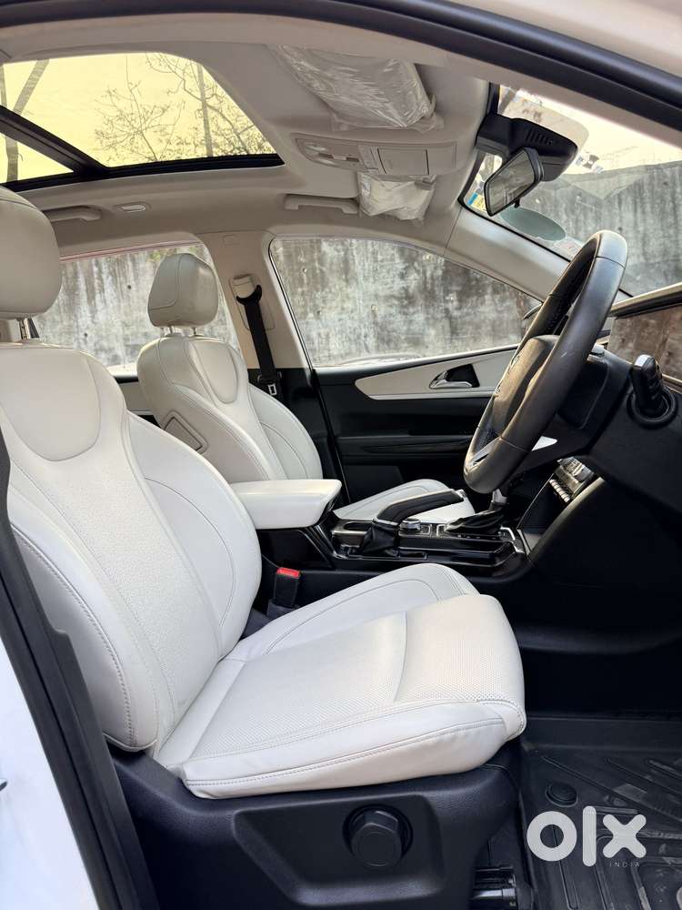 Mahindra Xuv700 2.2 Ax 7 Diesel At Str, 2023, Diesel