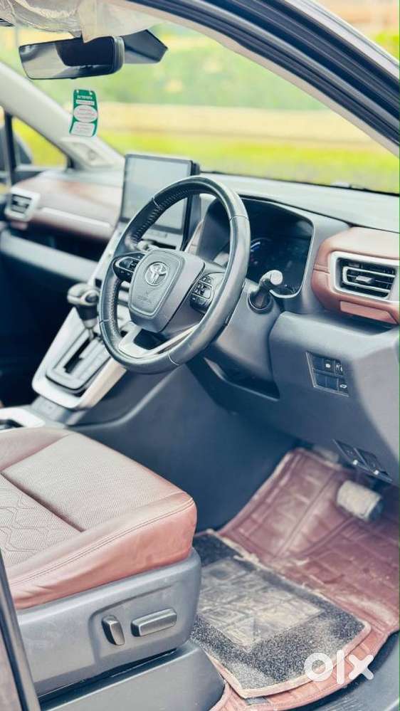 Toyota Innova Hycross 2.0 Zx (o) Hybrid 7 Str, 2024, Petrol