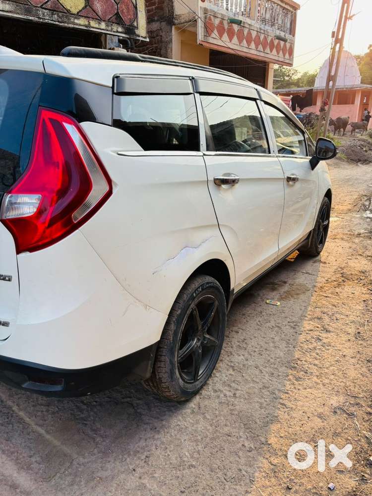Mahindra Marazzo M2 8 Seater Diesel 2018