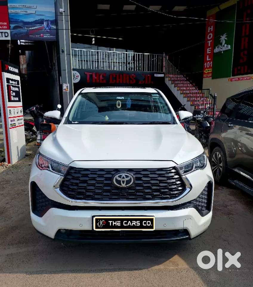 Toyota Innova Hycross, 2025, Petrol