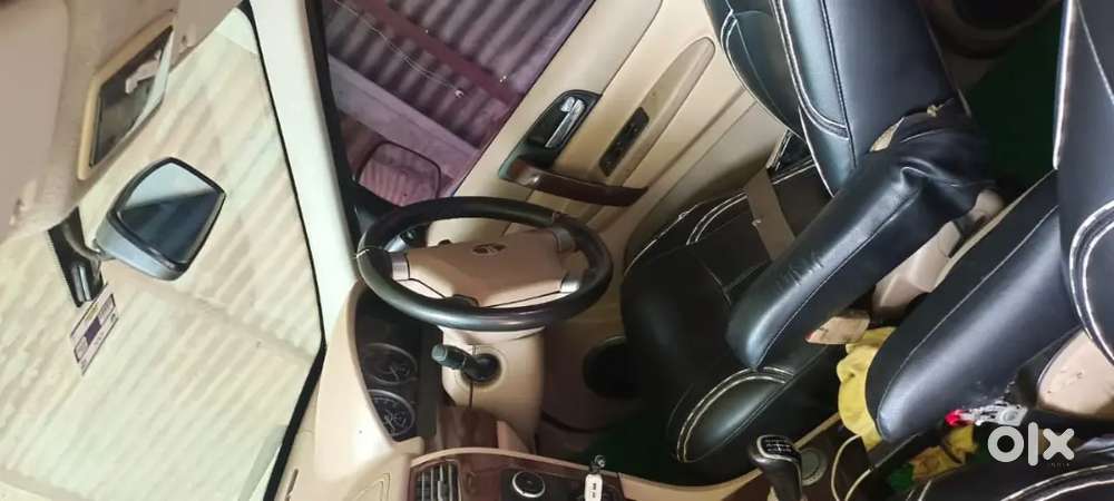 Tata Safari Storme 2015