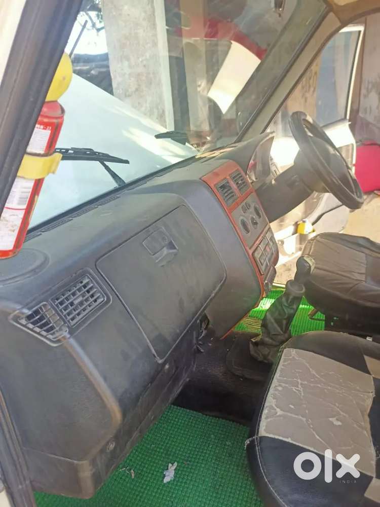 Tata Sumo Top Model Gold Petrol 140000 Km Driven