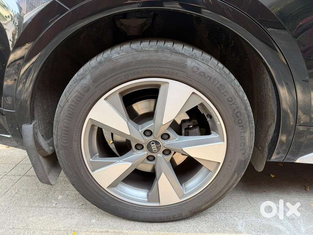 Mythos Black 2023 Audi Q5 Technology [1st Owner]