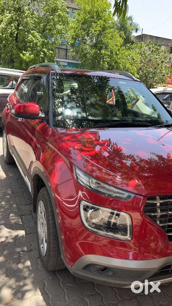 Hyundai Venue 2021 Petrol 35000 Km Driven