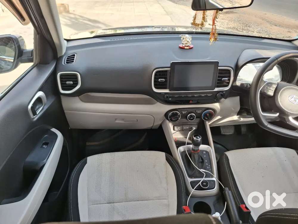 Hyundai Venue 2023 Petrol 19700 Km Driven