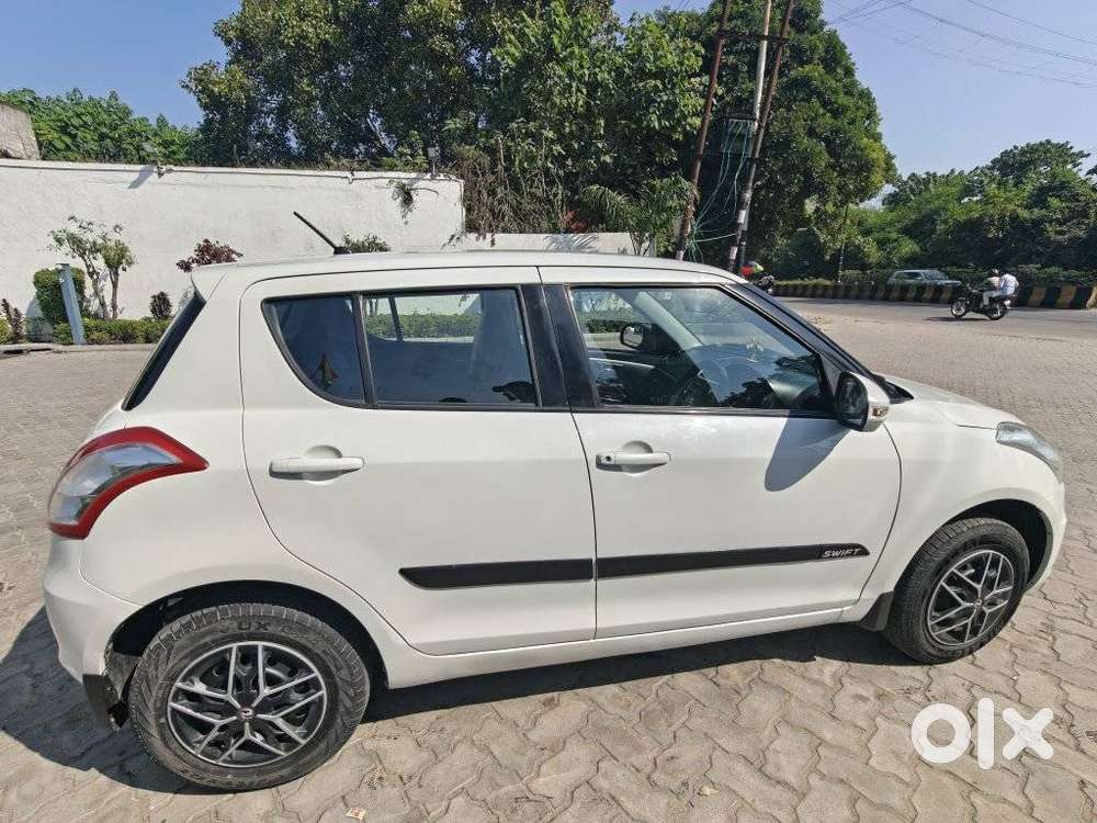 Maruti Suzuki Swift Vxi With Abs, 2016, Petrol